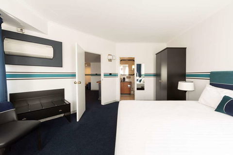 Ramada By Wyndham Diplomat Canberra - Holiday Cairns 2