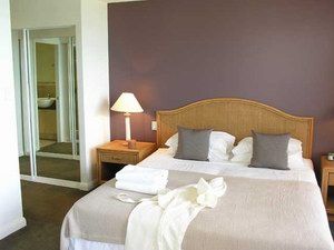 Sea Change Beachfront Apartments - Holiday Cairns 1