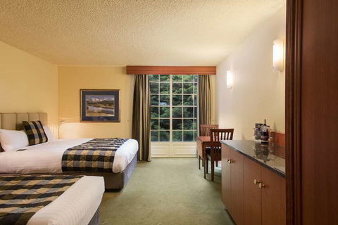 Country Club Tasmania - Holiday Cairns 5