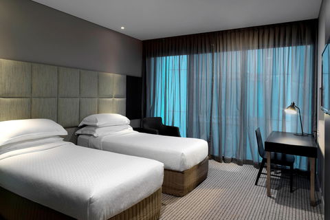Four Points by Sheraton Brisbane - Holiday Cairns 2