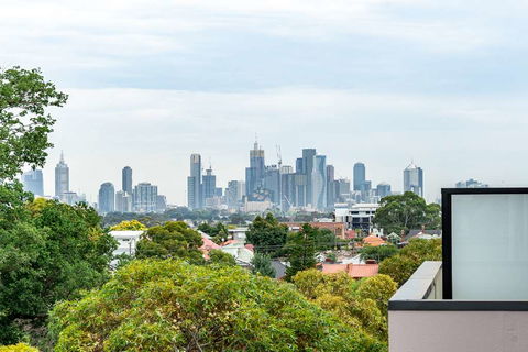 Artel Apartment Hotel Melbourne - Holiday Cairns 1