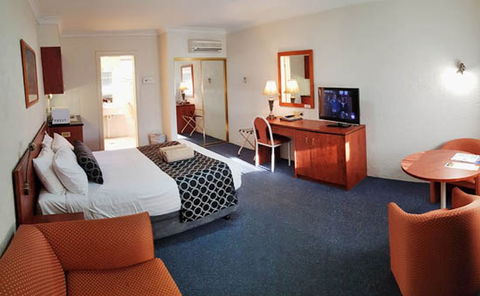 Amber Court Motor Inn - Holiday Cairns 1