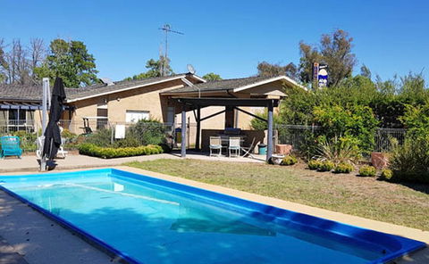 Amber Court Motor Inn - Holiday Cairns 2