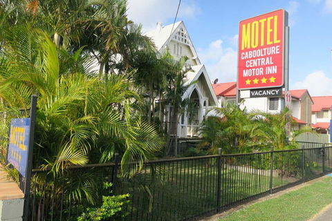 Caboolture Central Motor Inn, SureStay Collection - Holiday Cairns 1