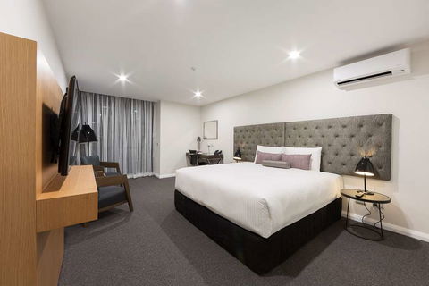 Avenue Hotel Canberra - Holiday Cairns 2