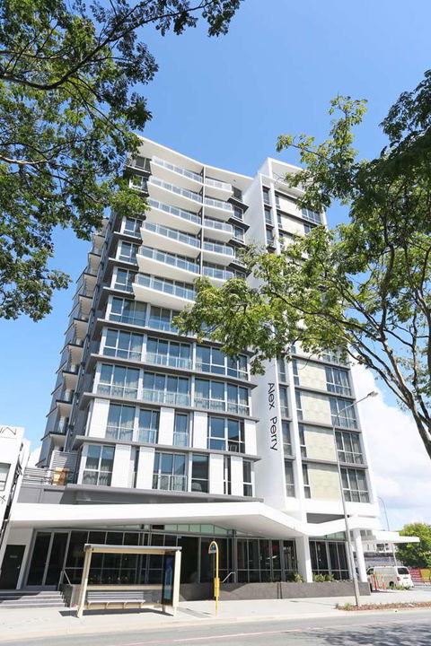 Alex Perry Hotel And Apartments - Holiday Cairns 0
