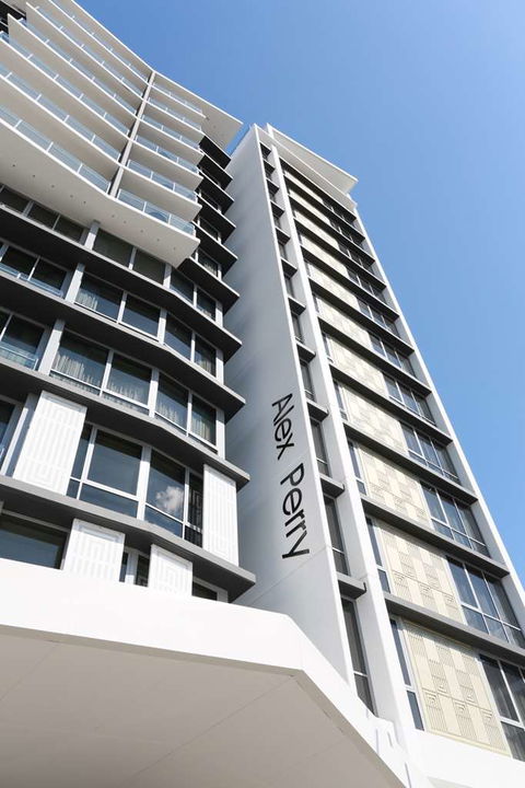 Alex Perry Hotel And Apartments - Holiday Cairns 1