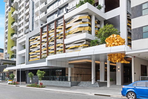 Arise On Hope Street - Holiday Cairns 0
