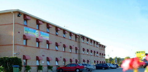 Arena Hotel - Holiday Cairns 0