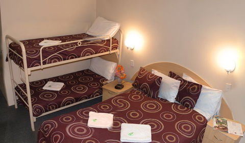 Arena Hotel - Holiday Cairns 2