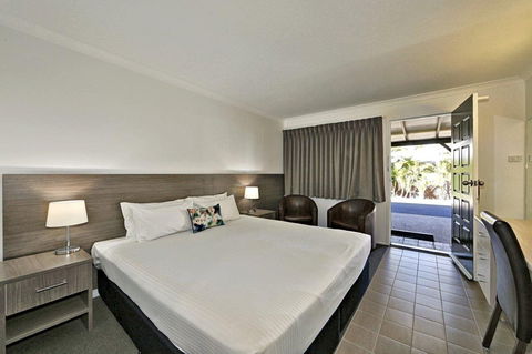 Smart Motels Bert Hinkler - Holiday Cairns 1