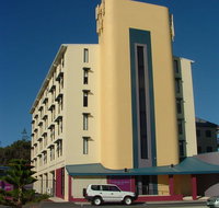 Ocean Beach Hotel - Holiday Cairns