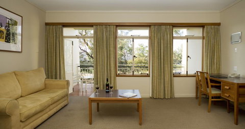 University House - ANU - Holiday Cairns 4