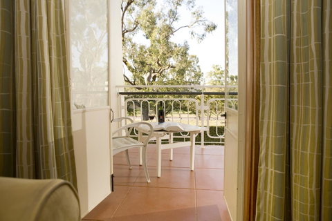 University House - ANU - Holiday Cairns 5