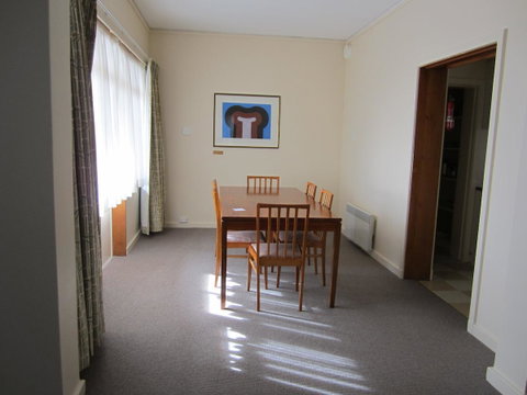 University House - ANU - Holiday Cairns 37