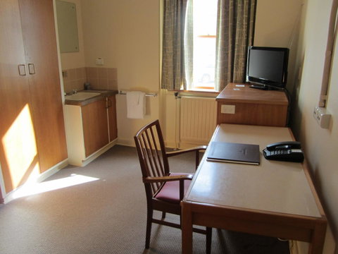 University House - ANU - Holiday Cairns 44