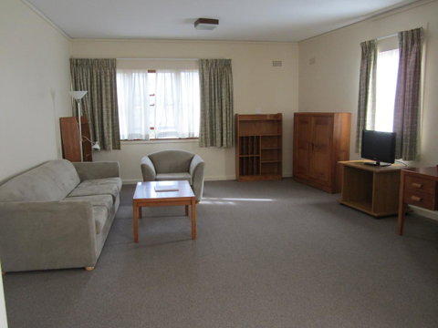 University House - ANU - Holiday Cairns 39