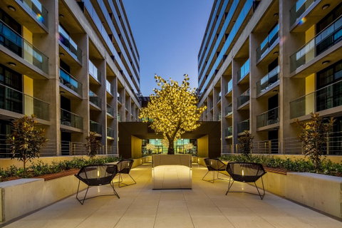 Avenue Hotel Canberra - Holiday Cairns 22