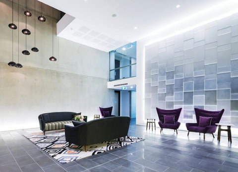 Avenue Hotel Canberra - Holiday Cairns 1