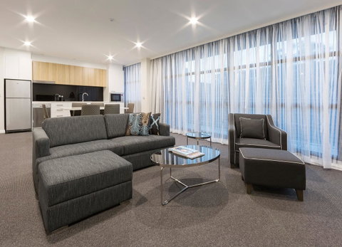 Avenue Hotel Canberra - Holiday Cairns 8