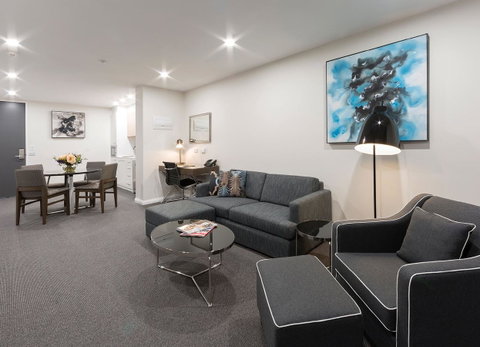 Avenue Hotel Canberra - Holiday Cairns 2