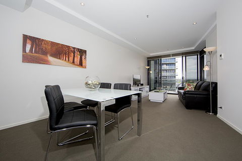 Manhattan 303 Canberra City ACT - Holiday Cairns 18