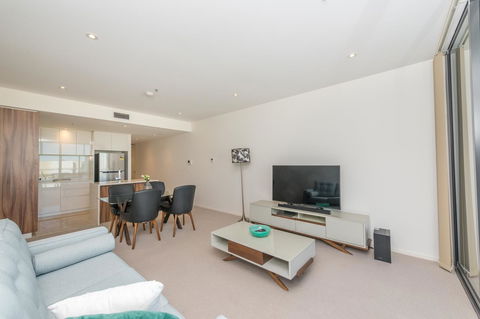 Manhattan 303 Canberra City ACT - Holiday Cairns 26