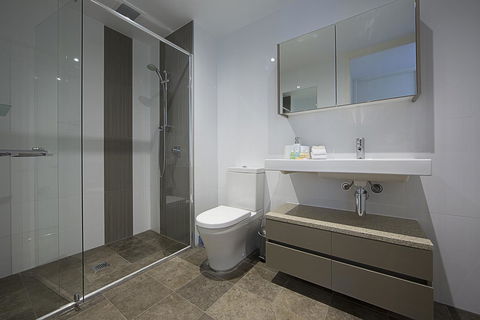 Manhattan 303 Canberra City ACT - Holiday Cairns 10