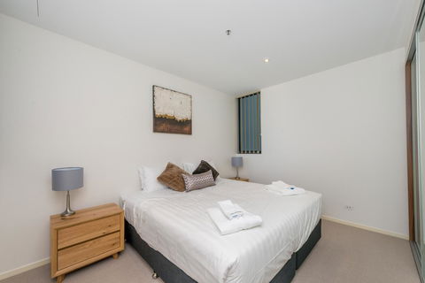 Manhattan 303 Canberra City ACT - Holiday Cairns 1