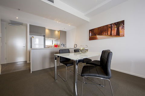 Manhattan 303 Canberra City ACT - Holiday Cairns 15
