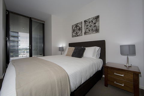 Manhattan 303 Canberra City ACT - Holiday Cairns 12