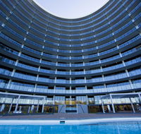 Accommodate Canberra - Manhattan on the Park - Holiday Cairns