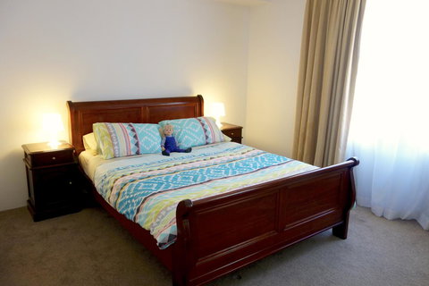 Kingston Comfy Apartment - Holiday Cairns 1