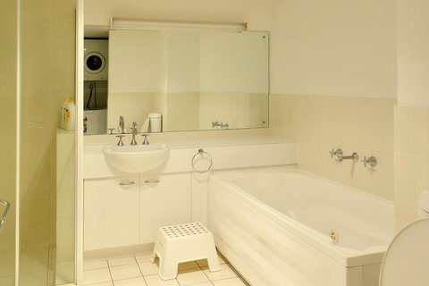 Kingston Comfy Apartment - Holiday Cairns 7