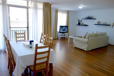 Kingston Comfy Apartment - Holiday Cairns 4