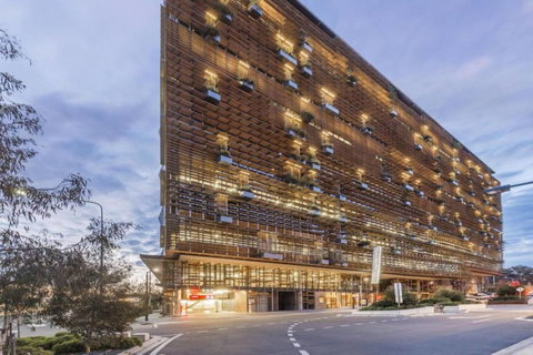 Canberra Luxury Apartment 3 - Holiday Cairns 5