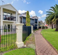 Port Adelaide Harbourside House - Holiday Cairns