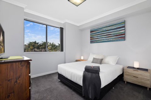 Lakeside Waterfront Apartment The Entrance - Holiday Cairns 7