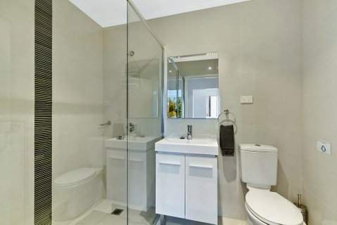 Lakeside Waterfront Apartment The Entrance - Holiday Cairns 11