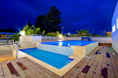 Lakeside Waterfront Apartment The Entrance - Holiday Cairns 14