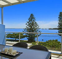 Lakeside Waterfront Apartment 18 The Entrance - Holiday Cairns