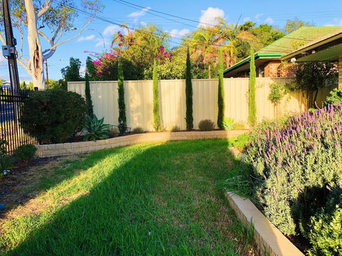 Beautiful Garden House - Holiday Cairns 8