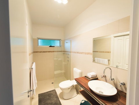 S T U D I O 22 Peaceful Retreat With Garden Views - Holiday Cairns 6