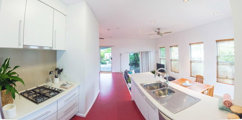 S T U D I O 22 Peaceful Retreat With Garden Views - Holiday Cairns 4