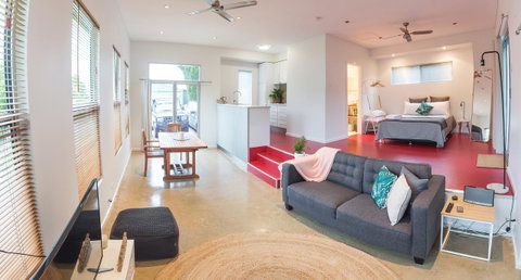 S T U D I O 22 Peaceful Retreat With Garden Views - Holiday Cairns 2