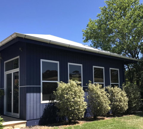 S T U D I O 22 Peaceful Retreat With Garden Views - Holiday Cairns 15