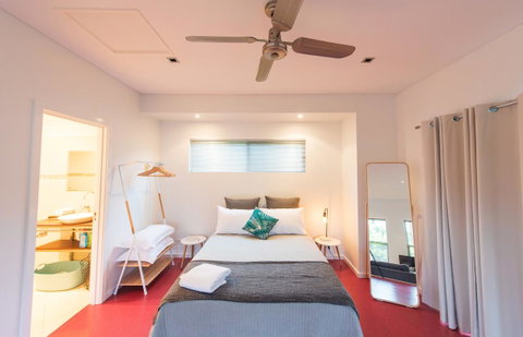 S T U D I O 22 Peaceful Retreat With Garden Views - Holiday Cairns 3