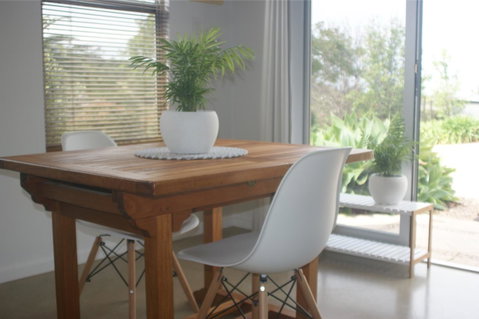 S T U D I O 22 Peaceful Retreat With Garden Views - Holiday Cairns 9