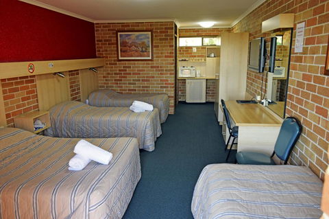 Windsor Terrace Motel - Holiday Cairns 17