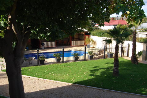 Barossa Valley Apartments - Holiday Cairns 2